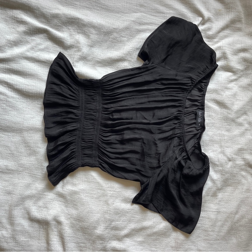 Black, flowy blouse from fabrik